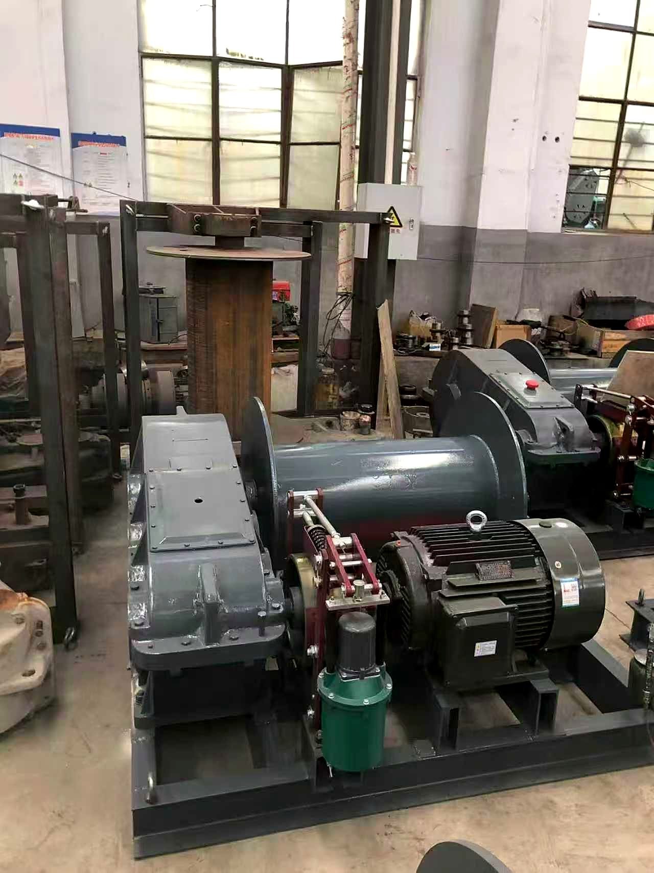 GPS heavy-duty electric winch system for controlled load handling