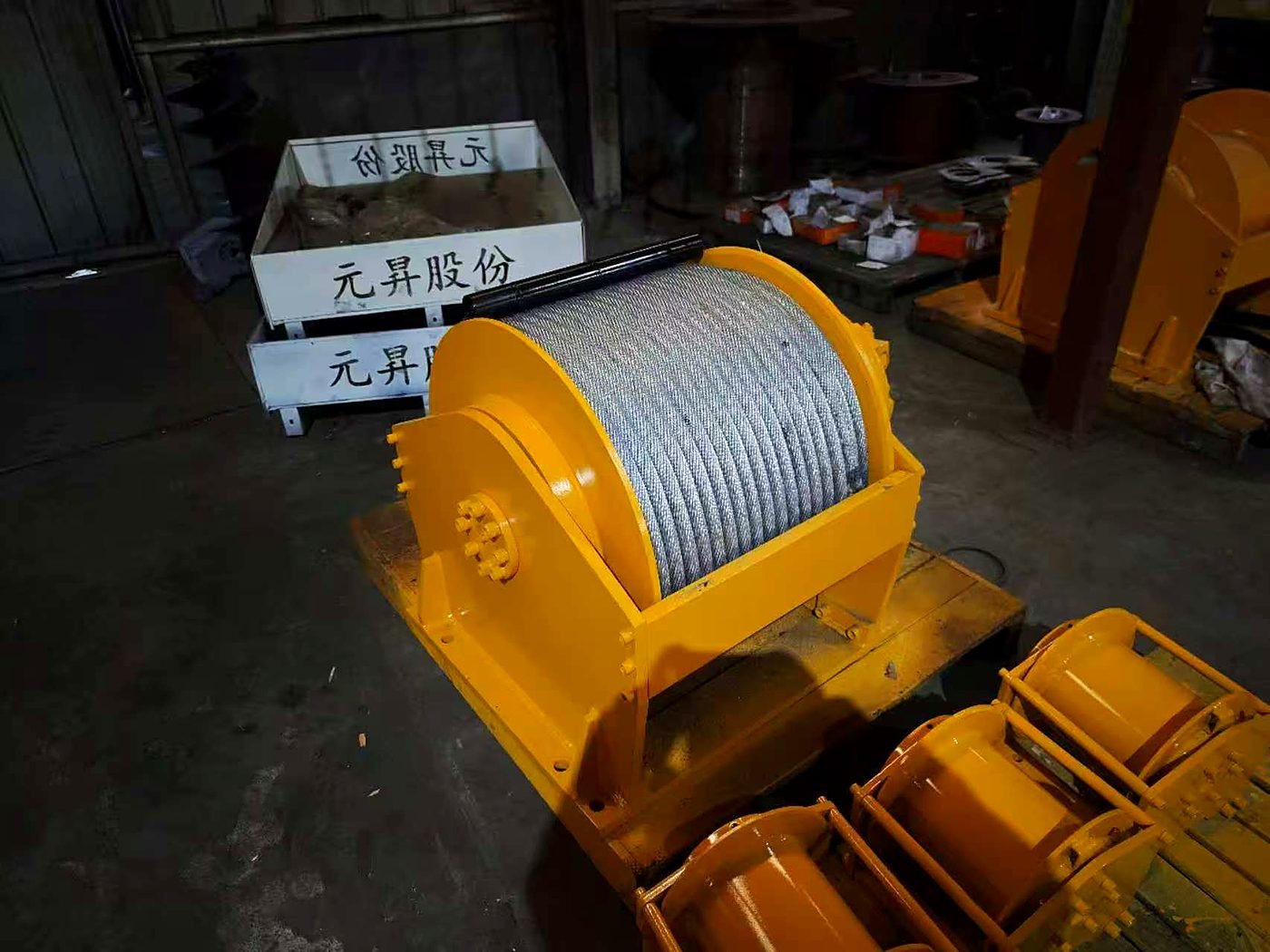GPS high-torque hydraulic winch for continuous hostile-field duty